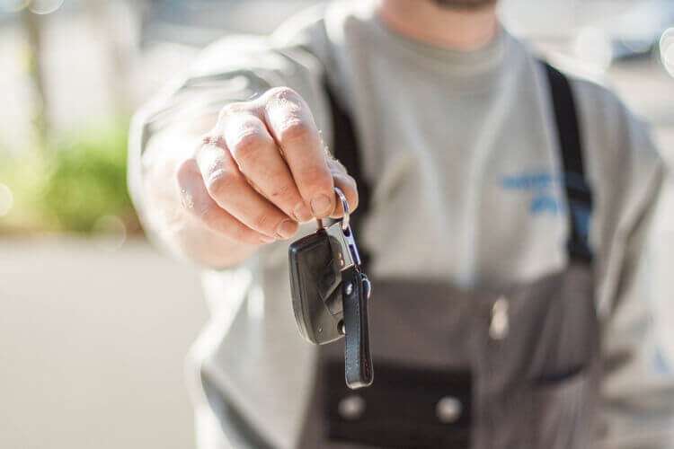 Check-list auto : les vérifications à effectuer avant le grand départ - Heyme