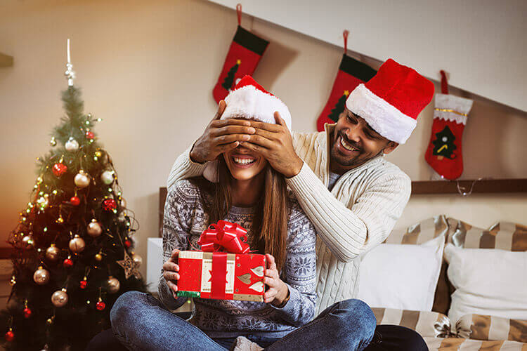 Cadeaux de Noël : les astuces pour éviter d’exploser ton budget ! - Heyme