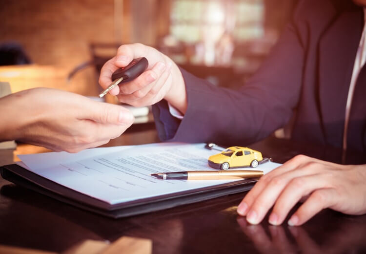 Location de voiture : faut-il prévenir son assurance ? - Heyme